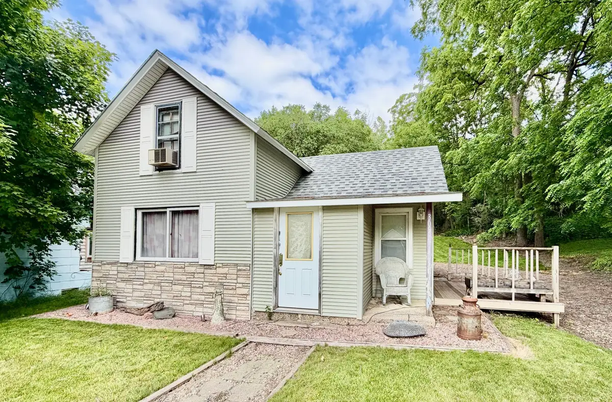 305 Garfield Street S, Lake Benton, MN 56149 - #1