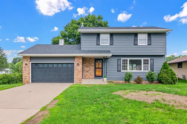 1367 Price Avenue E, Maplewood, MN 55109