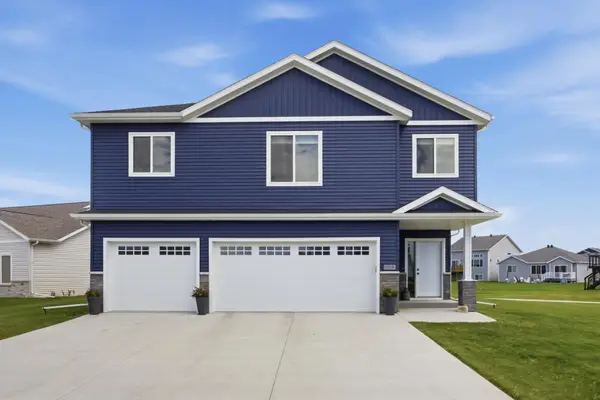 1819 67th Avenue S, Fargo, ND 58104