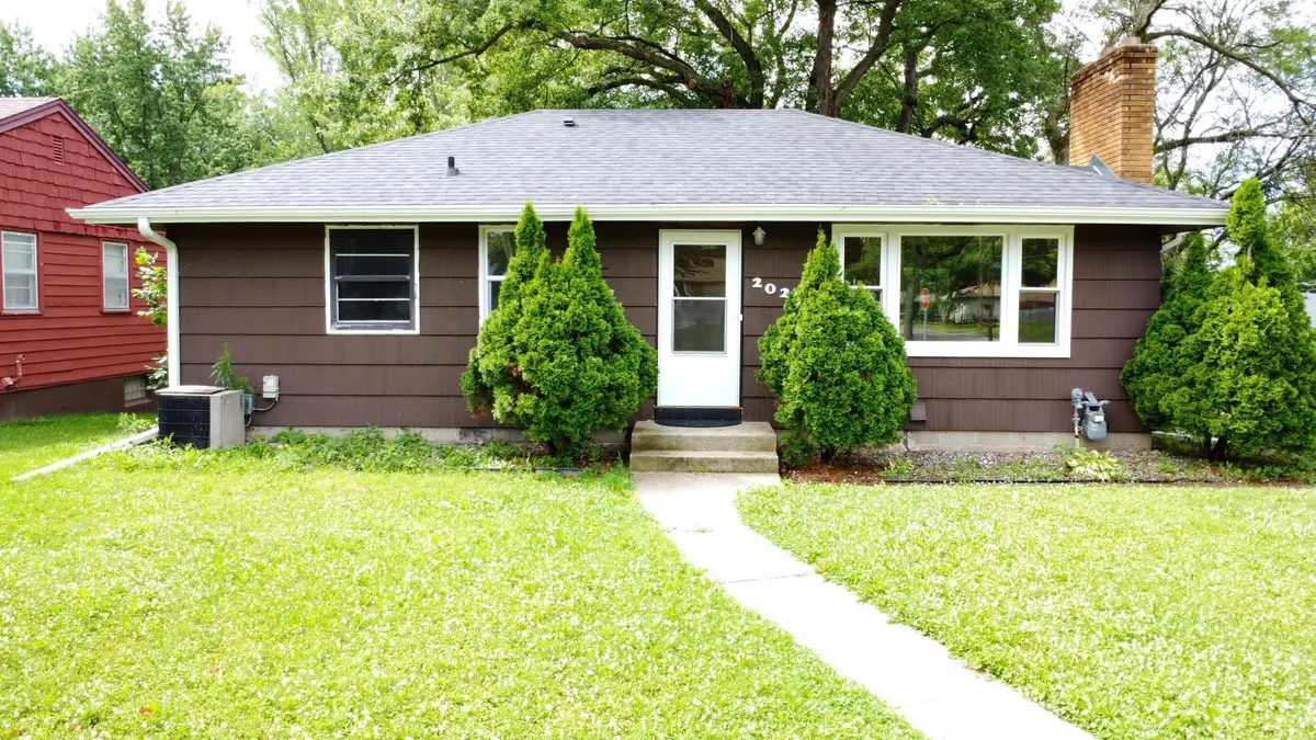 2022 Hyacinth Avenue E, Saint Paul, MN 55119 - #1