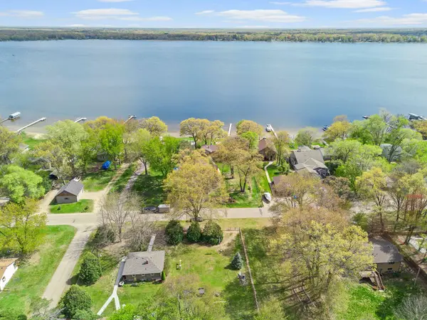 18417 Lakeview Point Drive Ne, East Bethel, MN 55092
