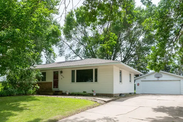 2813 12 Avenue Nw, Willmar, MN 56201