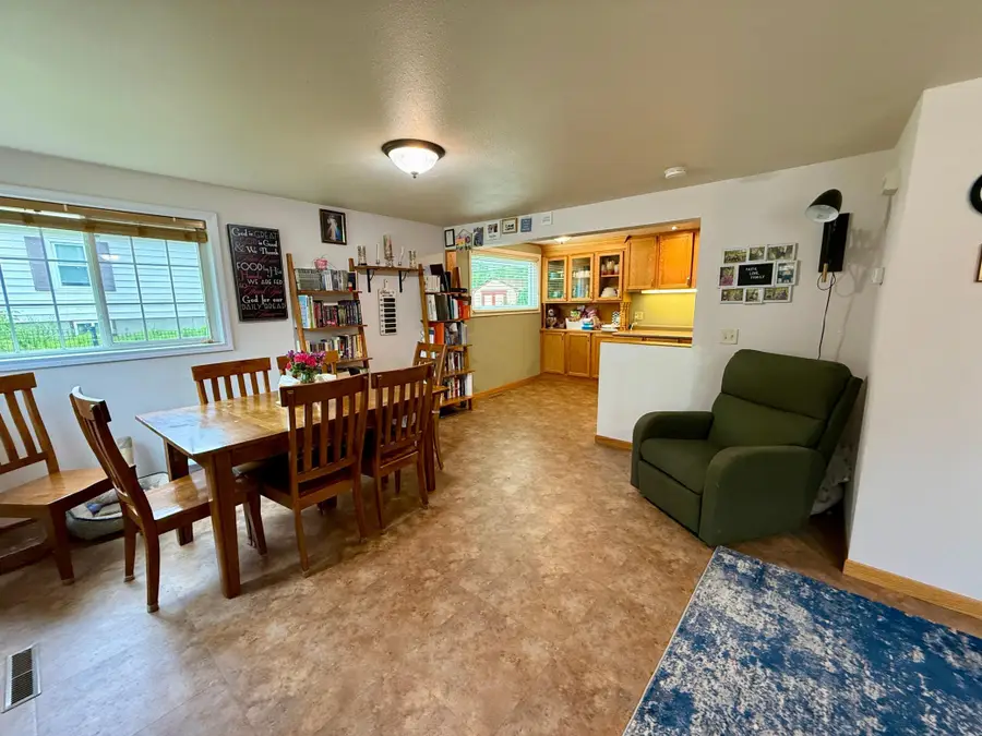 744 5th Avenue Nw, Valley City, ND 58072 - #3