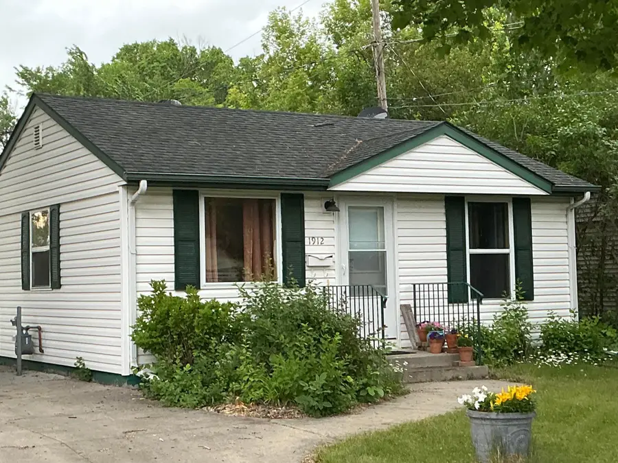 1912 N 6th Avenue N, Moorhead, MN 56560 - #2