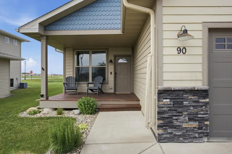 90 6th Street E, Horace, ND 58047 - #3