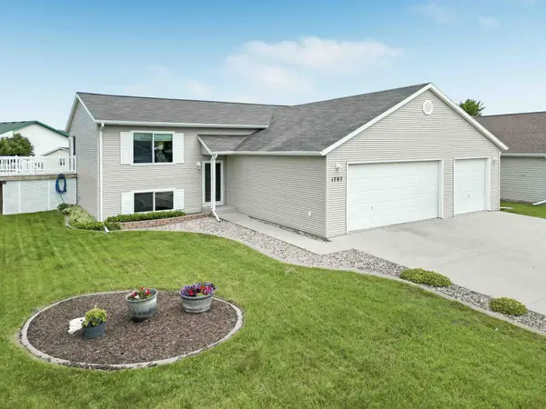 1707 Huntington Drive, West Fargo, ND 58078