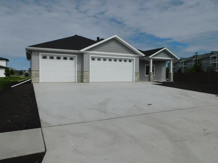 4203 Pine Parkway S, Fargo, ND 58104 - #3