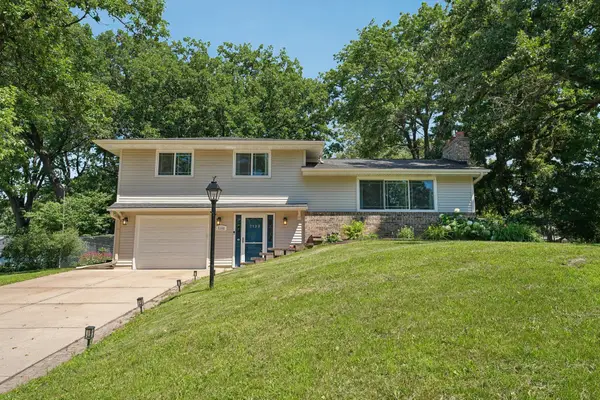 7132 Courtly Road, Woodbury, MN 55125