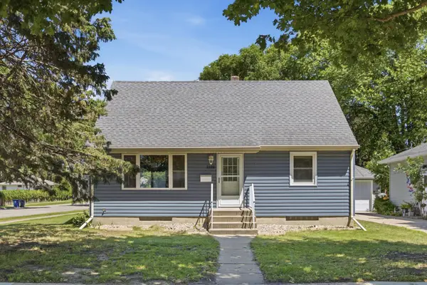 1102 1st Street S, Moorhead, MN 56560