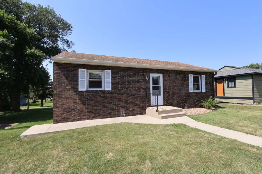 18 S Oregon Avenue, Morris, MN 56267 - #3