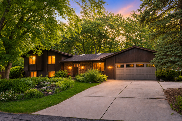 14810 Lloyds Drive, Minnetonka, MN 55345