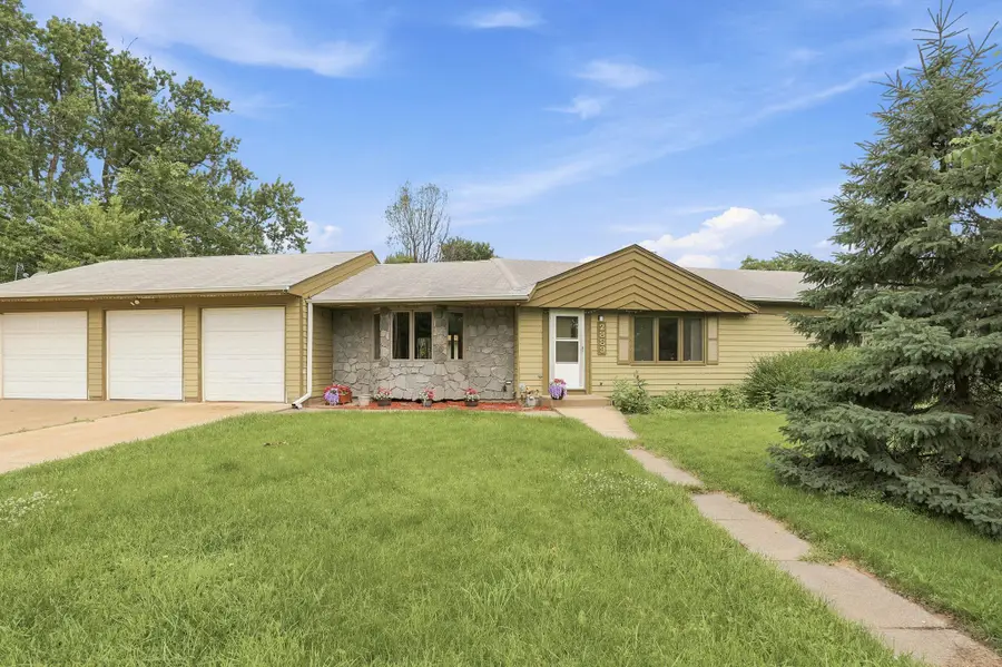 2889 Simpson Street, Roseville, MN 55113 - #2