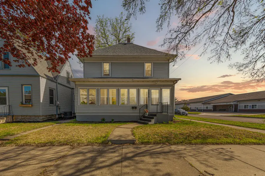 727 2nd Street Nw, Faribault, MN 55021 - #3