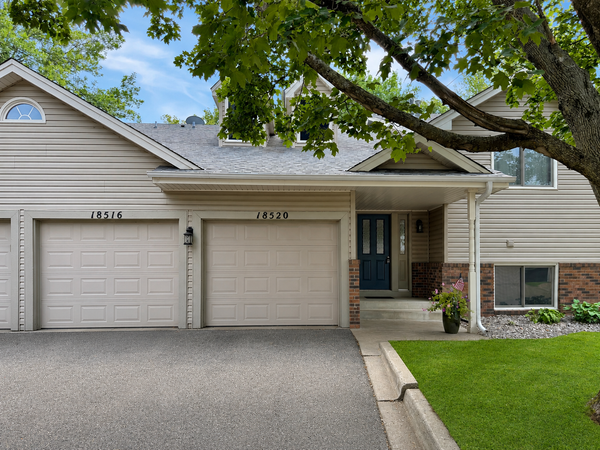 18516 Creeks Bend Drive, Minnetonka, MN 55345