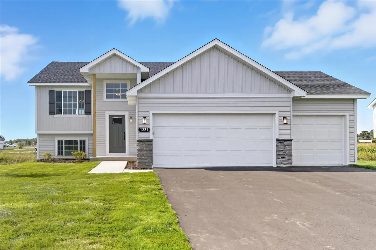 1504 Woods Road Ne, Isanti, MN 55040 - #1