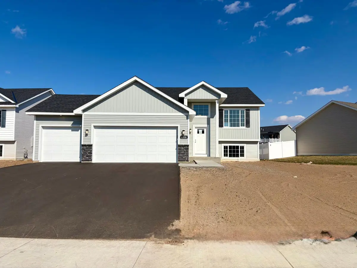 1500 Woods Road Ne, Isanti, MN 55040 - #1