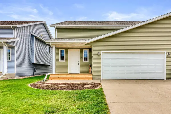 1217 37th Avenue S, Moorhead, MN 56560