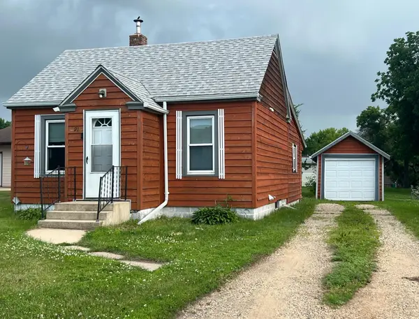91 6th Street, Windom, MN 56101