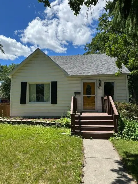 321 Tindolph Avenue N, Thief River Falls, MN 56701 - #2