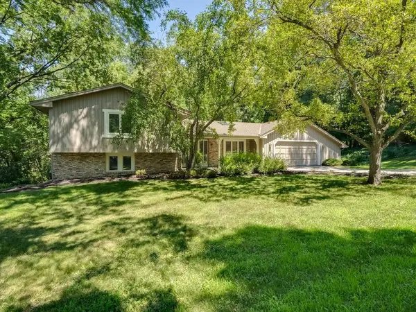 15208 Crown Drive, Minnetonka, MN 55345