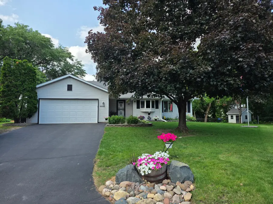 2295 Ariel Court N, North Saint Paul, MN 55109 - #2