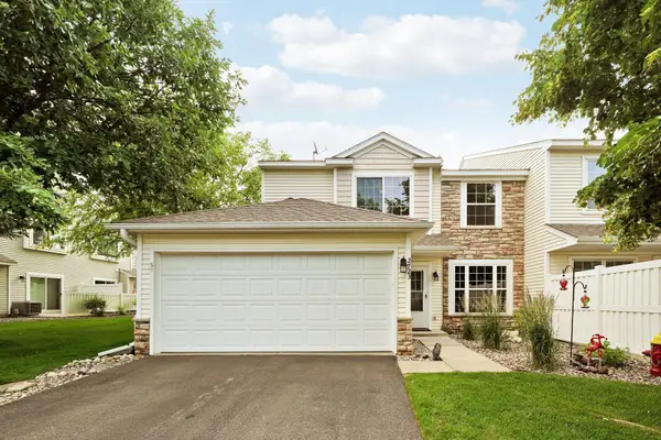 2723 Wagon Wheel Curve, Chaska, MN 55318