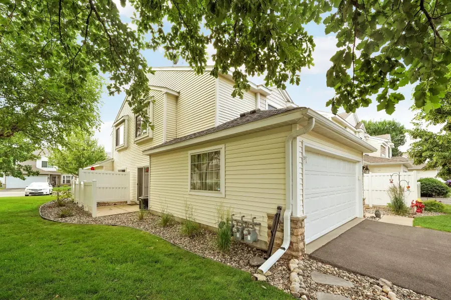 2723 Wagon Wheel Curve, Chaska, MN 55318 - #2