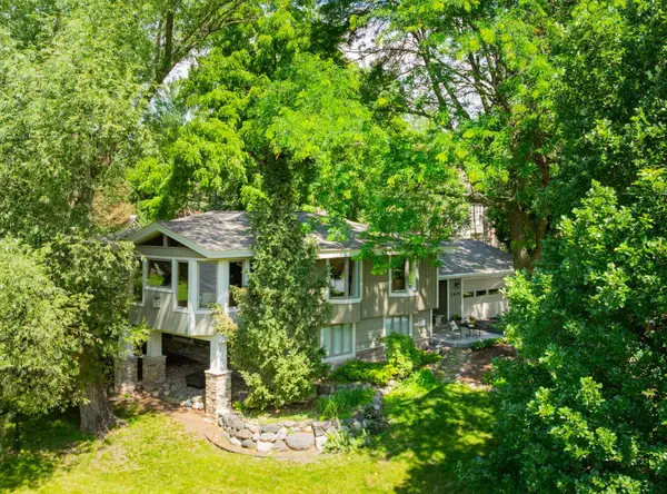 1421 Clement Street, Mendota Heights, MN 55118