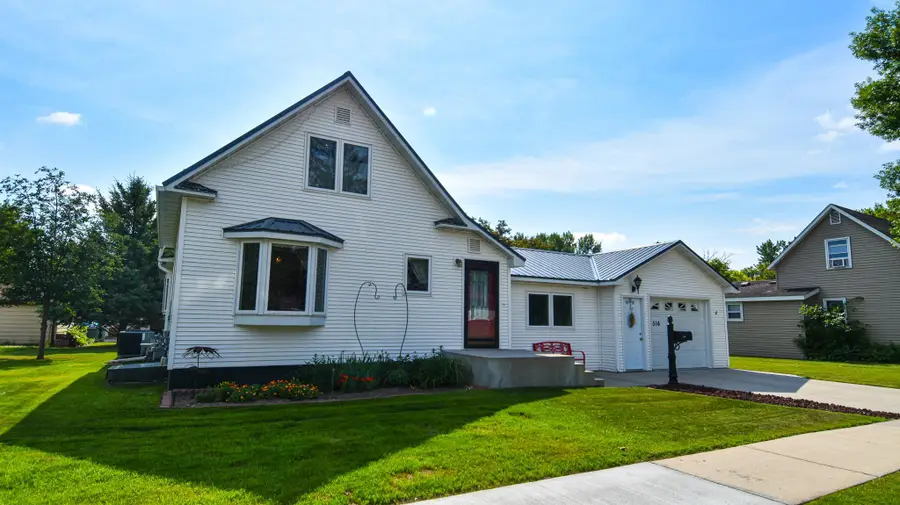 516 Saint Paul Avenue S, Thief River Falls, MN 56701 - #2