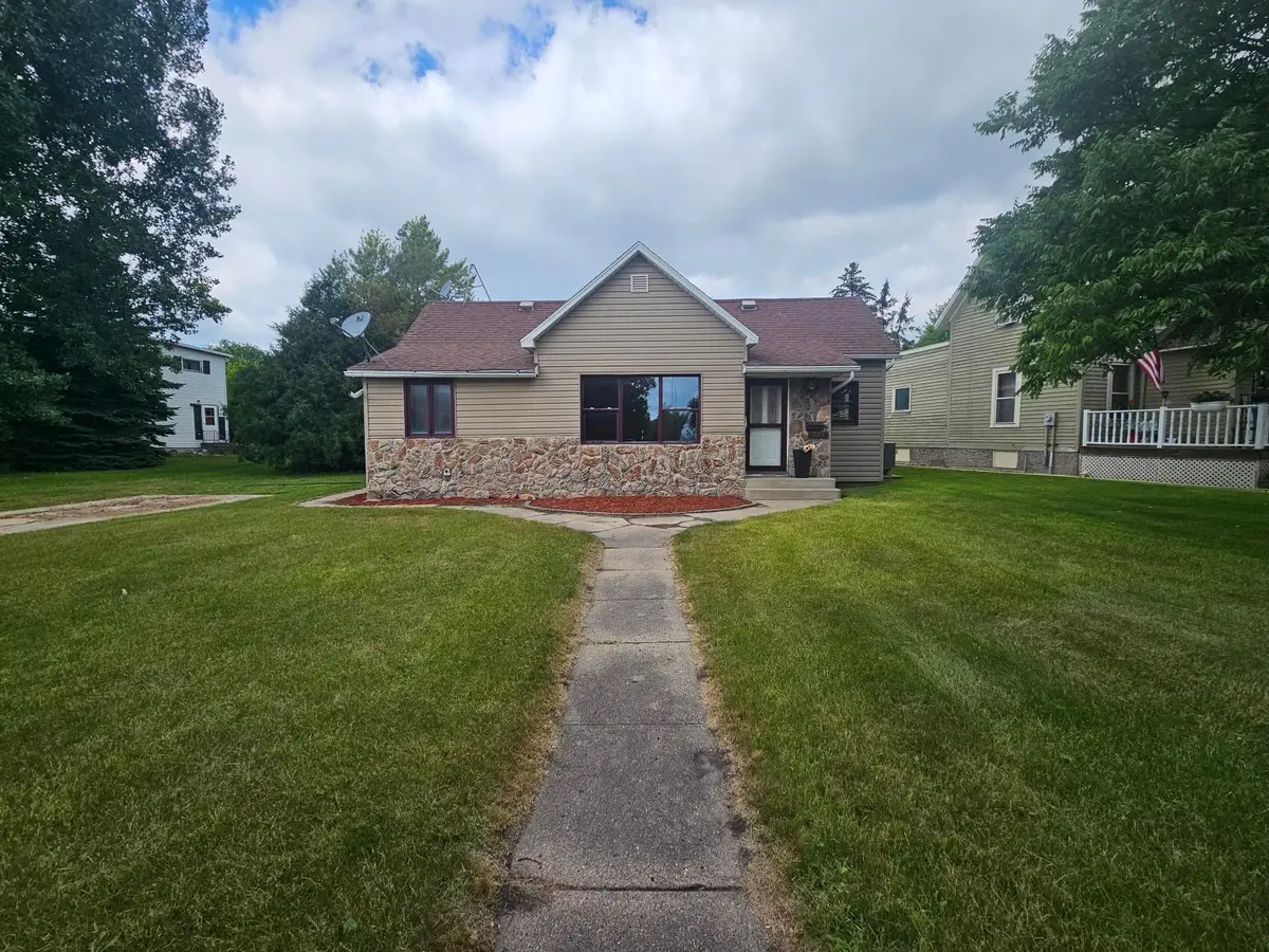 237 E Nelson Avenue, Warren, MN 56762 - #1