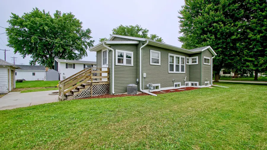 404 1st Avenue Se, Pine Island, MN 55963 - #3