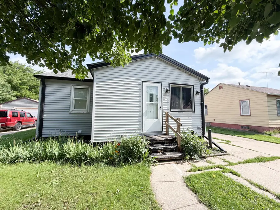 1719 Dover Street, Worthington, MN 56187 - #3