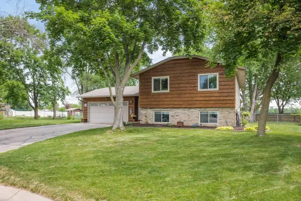 9562 99th Avenue N, Maple Grove, MN 55369