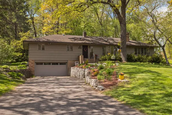 805 Kingsview Lane N, Plymouth, MN 55447