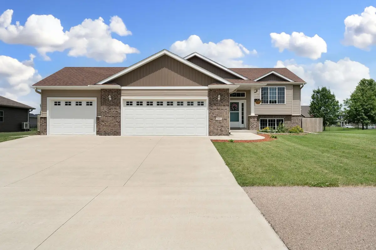 2011 12th Avenue Ne, Austin, MN 55912 - #1