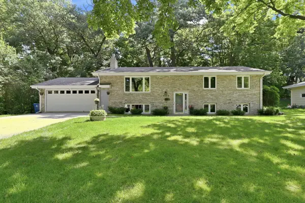 250 Glenbrook Road N, Wayzata, MN 55391