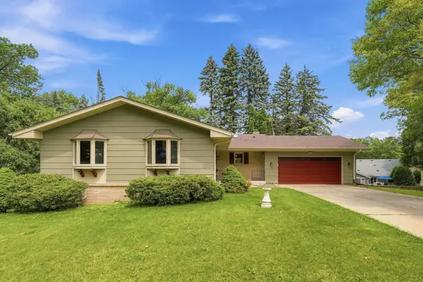 1527 E Windemere Circle Ne, Columbia Heights, MN 55421