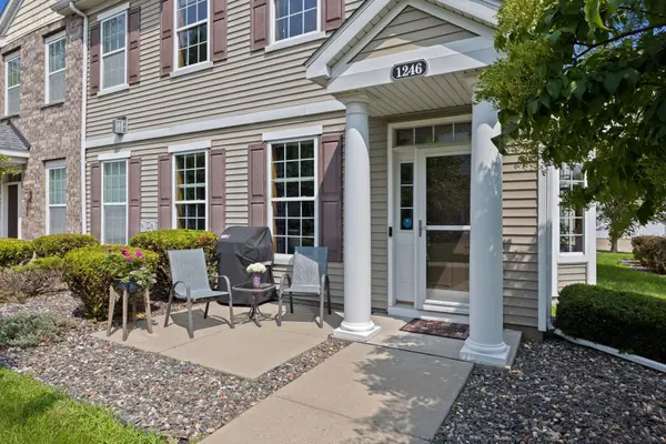 1246 Chateau Avenue #409, Maplewood, MN 55109