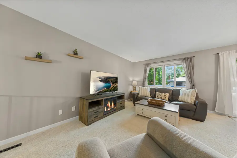 6856 Macbeth Circle, Woodbury, MN 55125 - #3