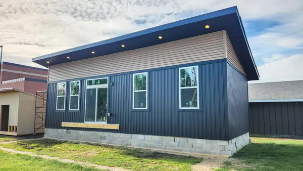 801 17th Avenue N, Fargo, ND 58102