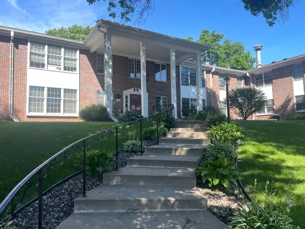 408 3rd Street N #104, Stillwater, MN 55082