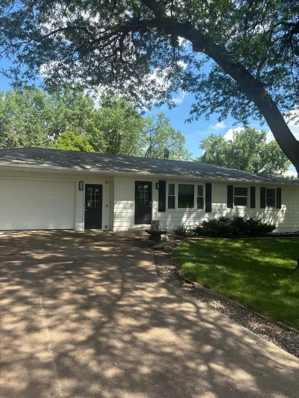 340 Ranchview Lane N, Plymouth, MN 55447