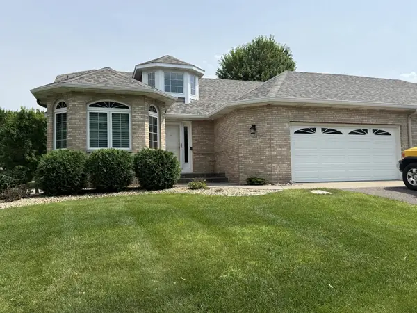 3028 Highpointe Curve, Roseville, MN 55113