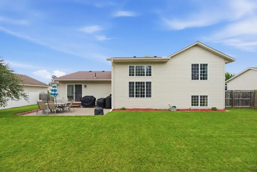 717 Heritage Lane, Belle Plaine, MN 56011 - #2