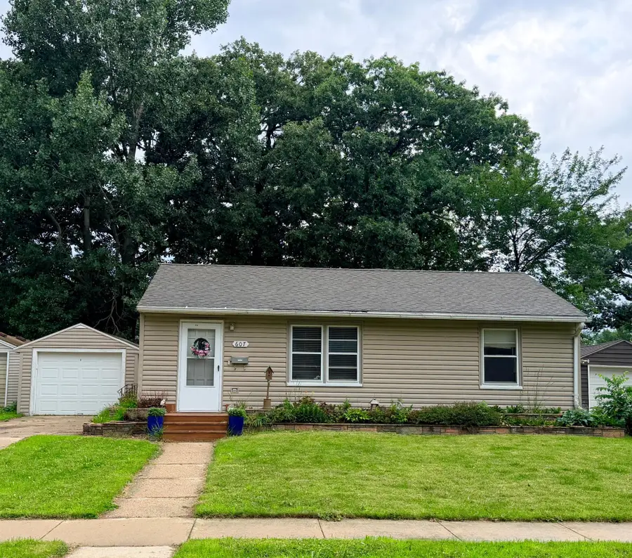 607 Edgewood Avenue, Albert Lea, MN 56007 - #2