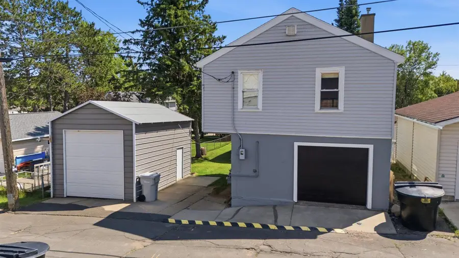 216 1st St Sw, Chisholm, MN 55719 - #2