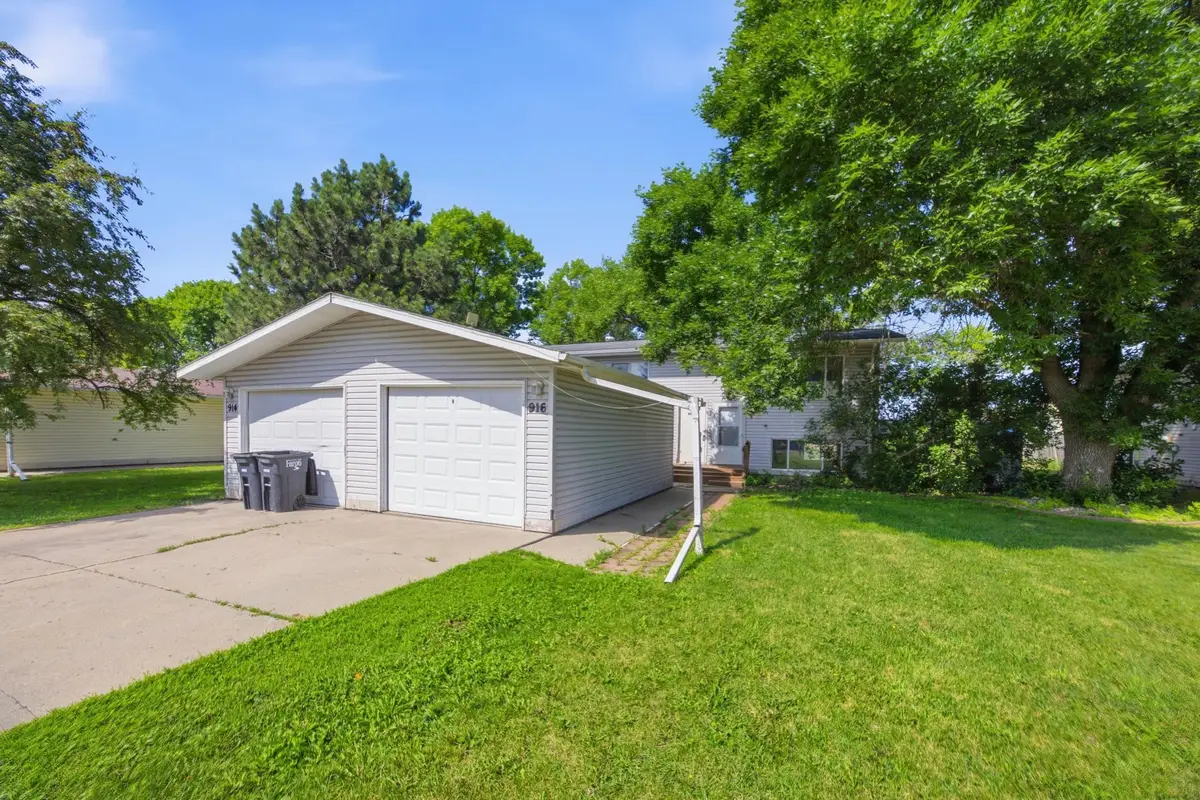 914-916 32nd Street N, Fargo, ND 58102 - #1