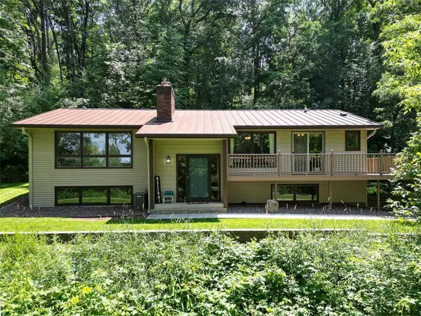 E865 Woodridge Drive, Eau Claire, WI 54701