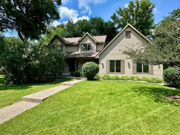 9881 170th Street W, Lakeville, MN 55044