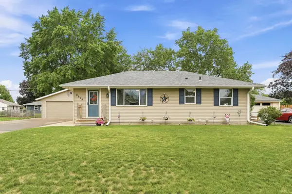 8804 Greenway Avenue S, Cottage Grove, MN 55016